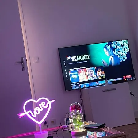 Netflix And Cosy Romantic Apartament Paryż